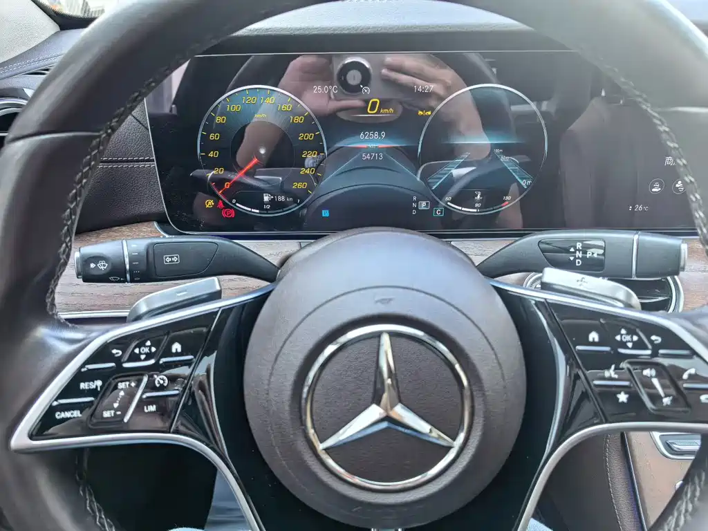 Mercedes-Benz E-Class — миниатюра 6