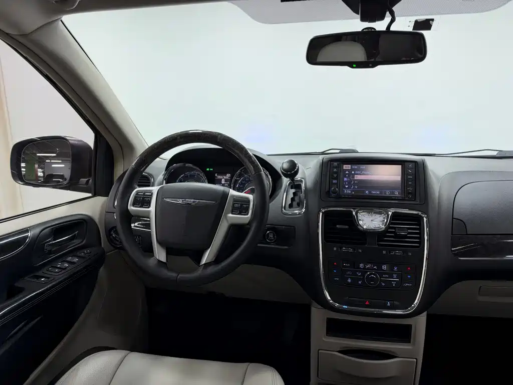 Chrysler Grand Voyager (Import) — миниатюра 8