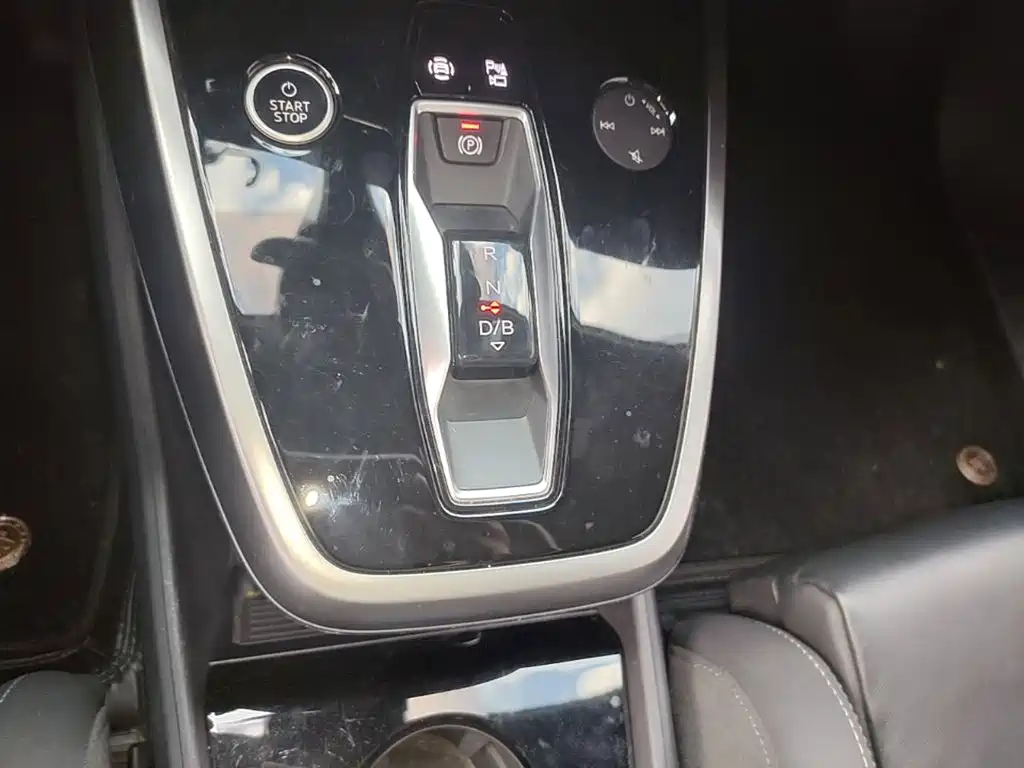 Audi Q4 e-tron — миниатюра 14