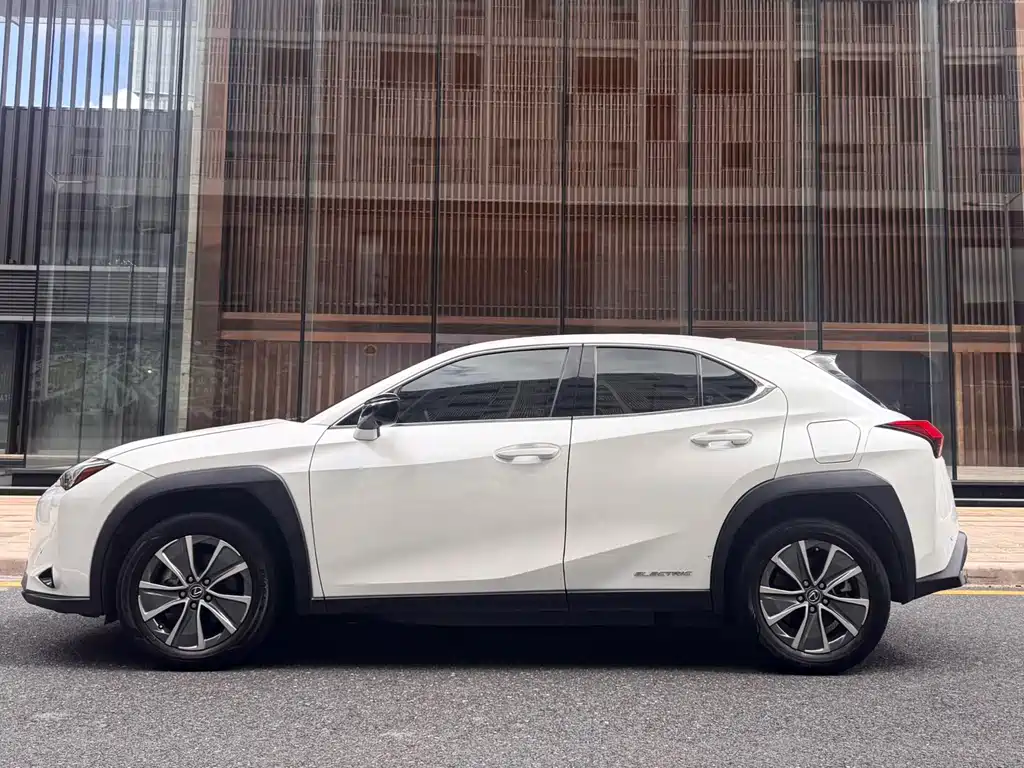Lexus UX New Energy — миниатюра 3
