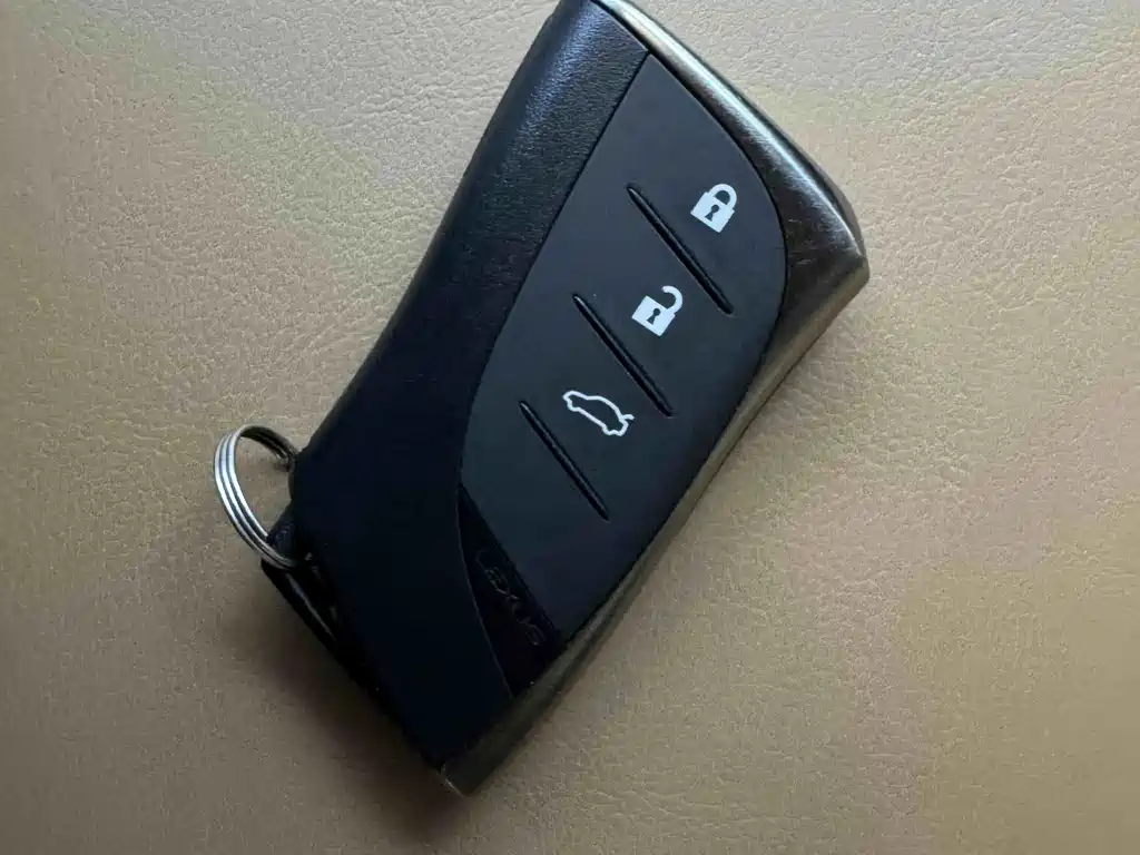 Lexus ES — миниатюра 11