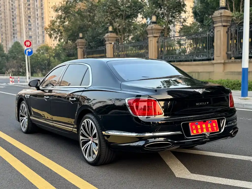 Bentley Flying Spur — миниатюра 6