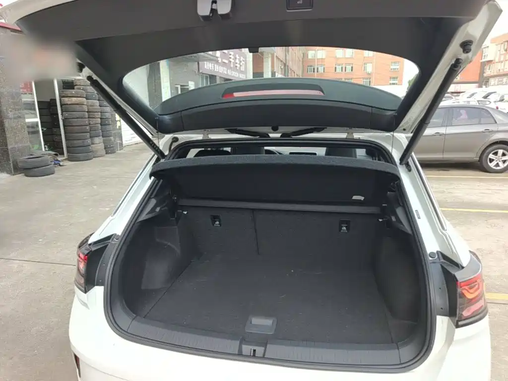 Volkswagen T-Roc — миниатюра 19