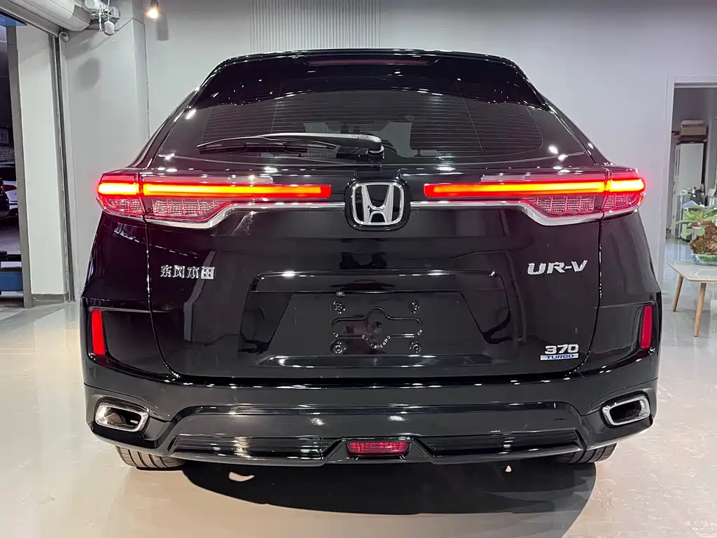 HONDA UR V