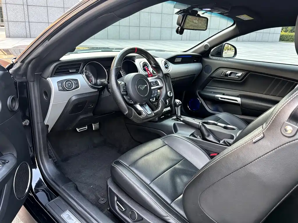 Ford Mustang — миниатюра 5