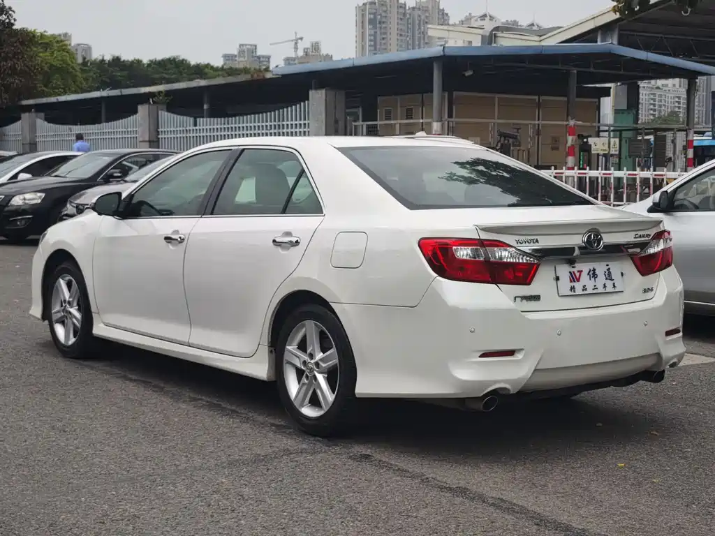 Toyota Camry 2012 2.0S