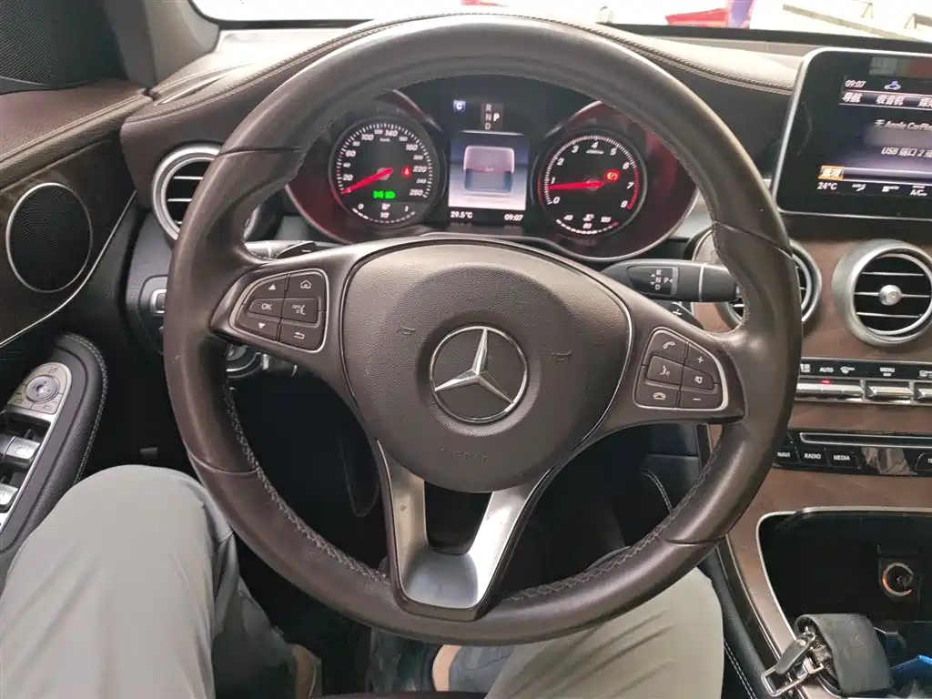 Mercedes-Benz GLC 2018 GLC 300 4MATIC