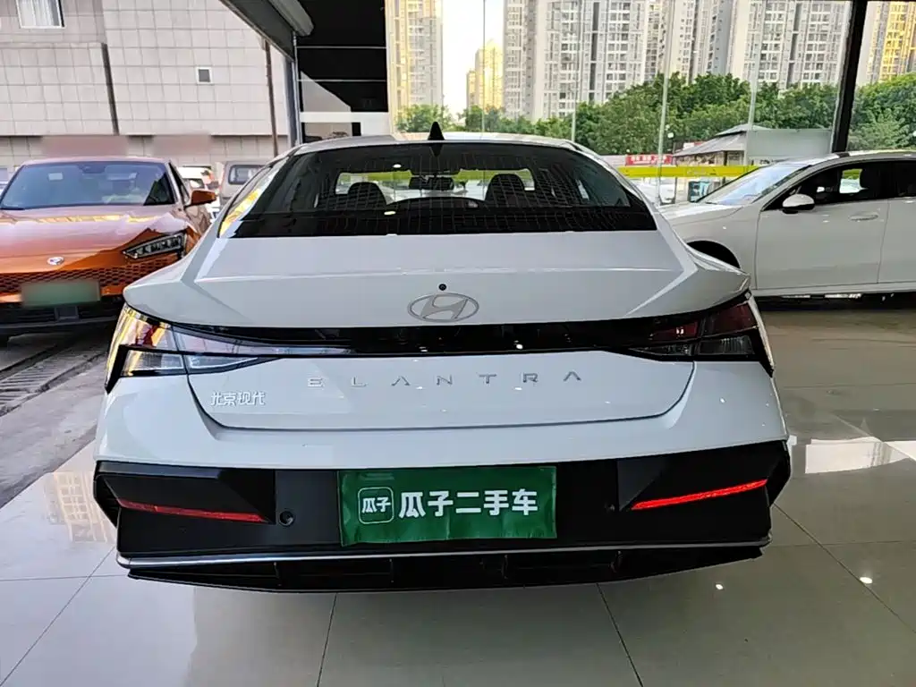 Hyundai Elantra — миниатюра 6