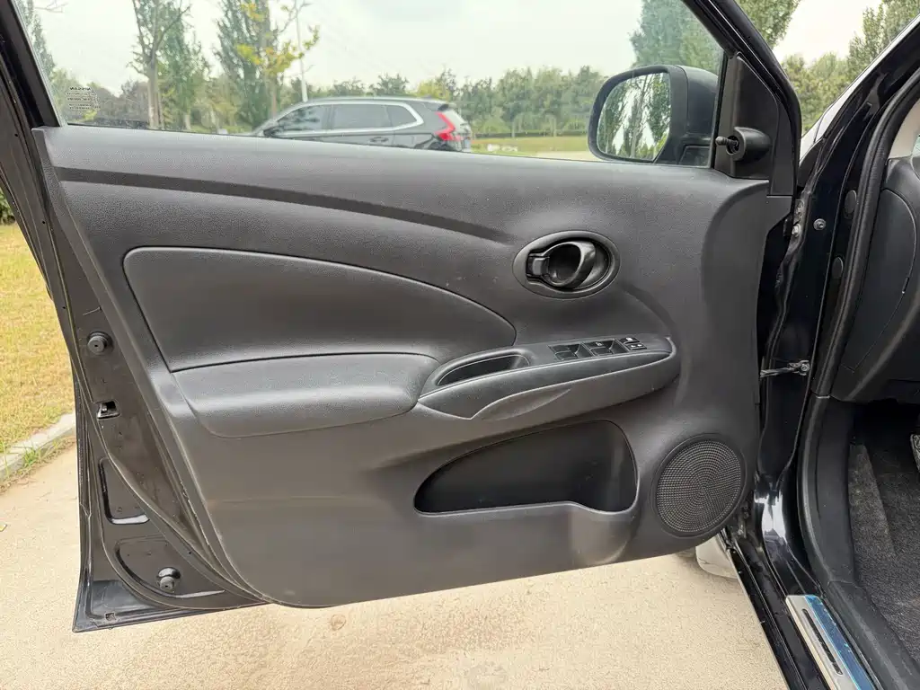 Nissan Sunny — миниатюра 8