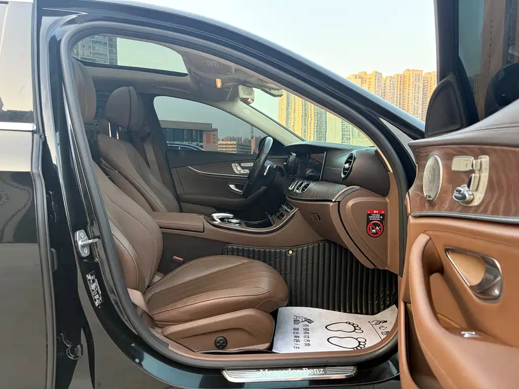 Mercedes-Benz E-Class — миниатюра 13