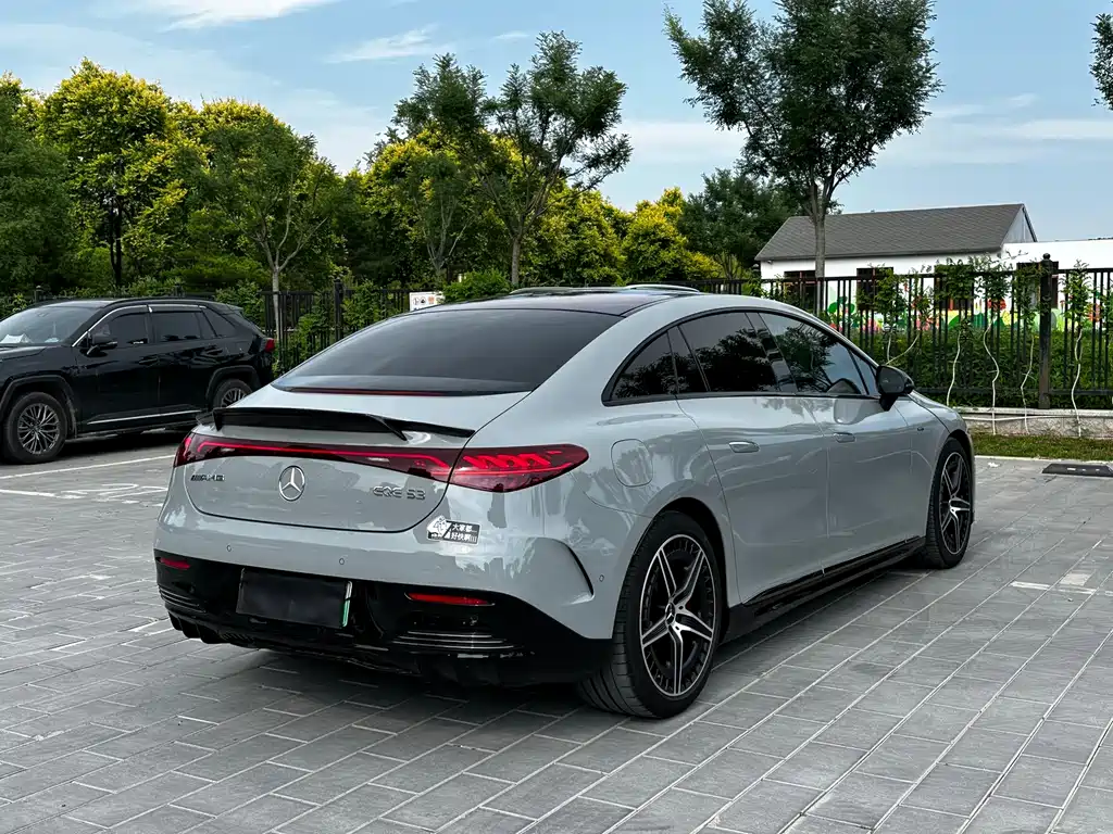 Mercedes-Benz EQE AMG — миниатюра 13