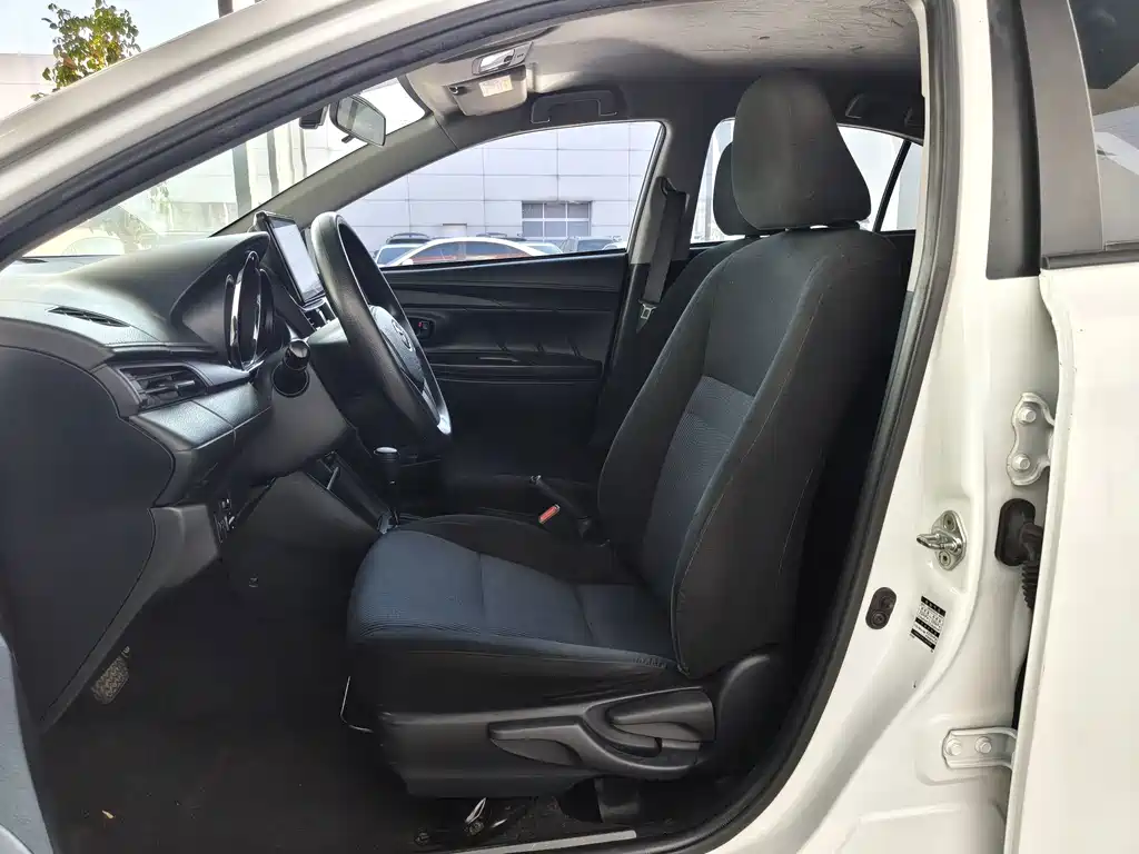 Toyota Yaris L — миниатюра 6