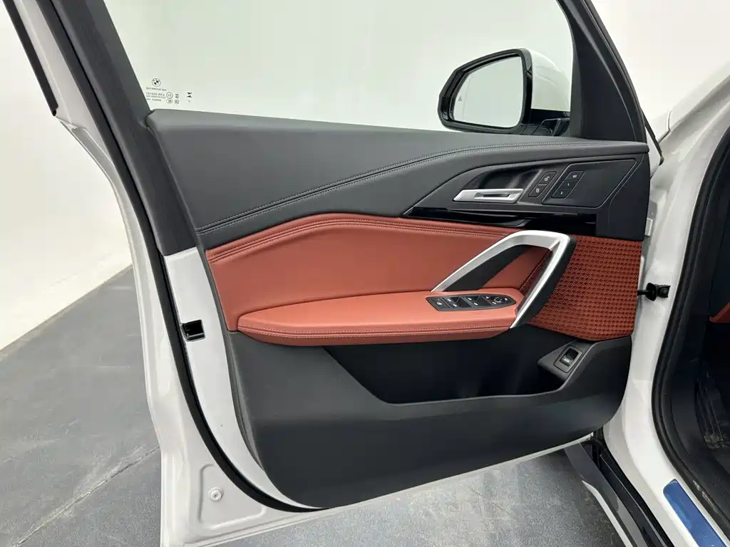BMW iX1 — миниатюра 11