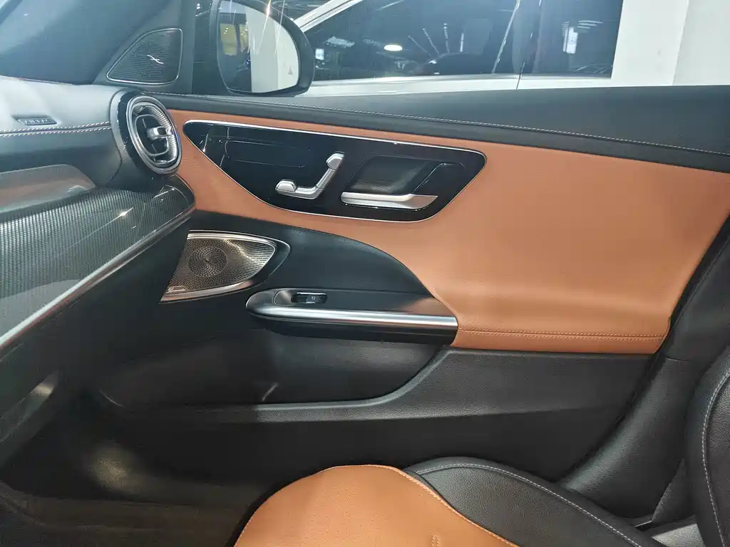 Mercedes-Benz C-Class — миниатюра 7
