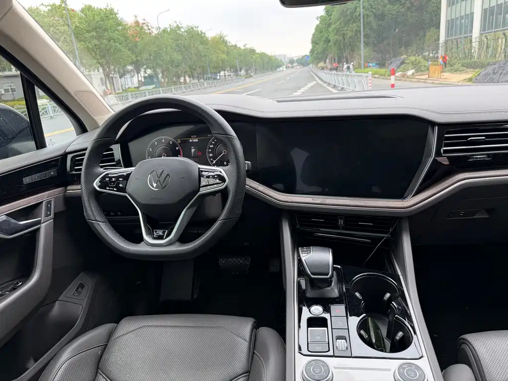 Volkswagen Touareg — миниатюра 7