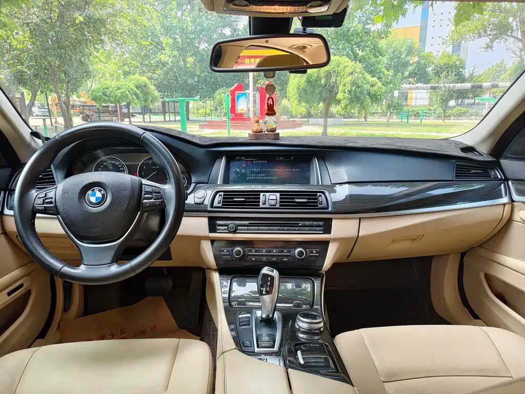 BMW 5 Series — миниатюра 8