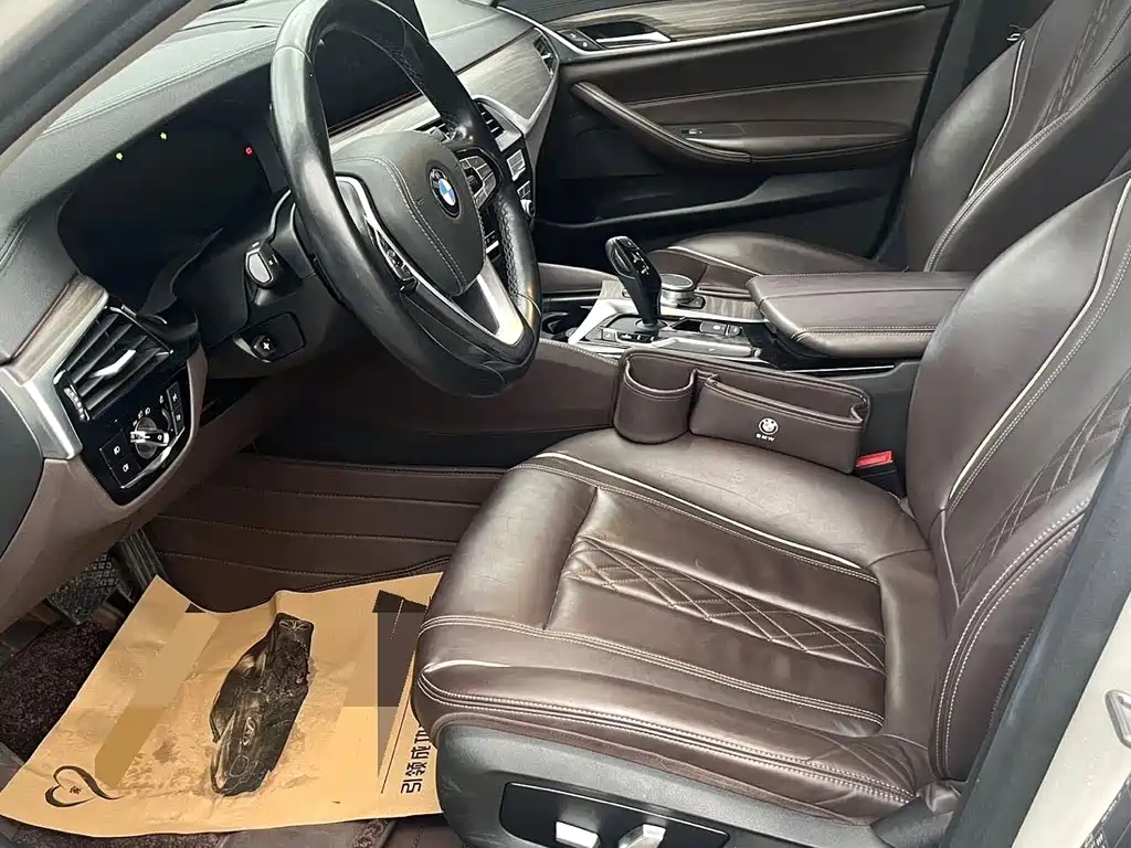 BMW 5 Series — миниатюра 6