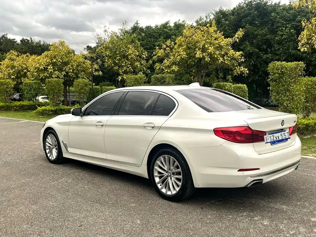 BMW 5 Series — миниатюра 4