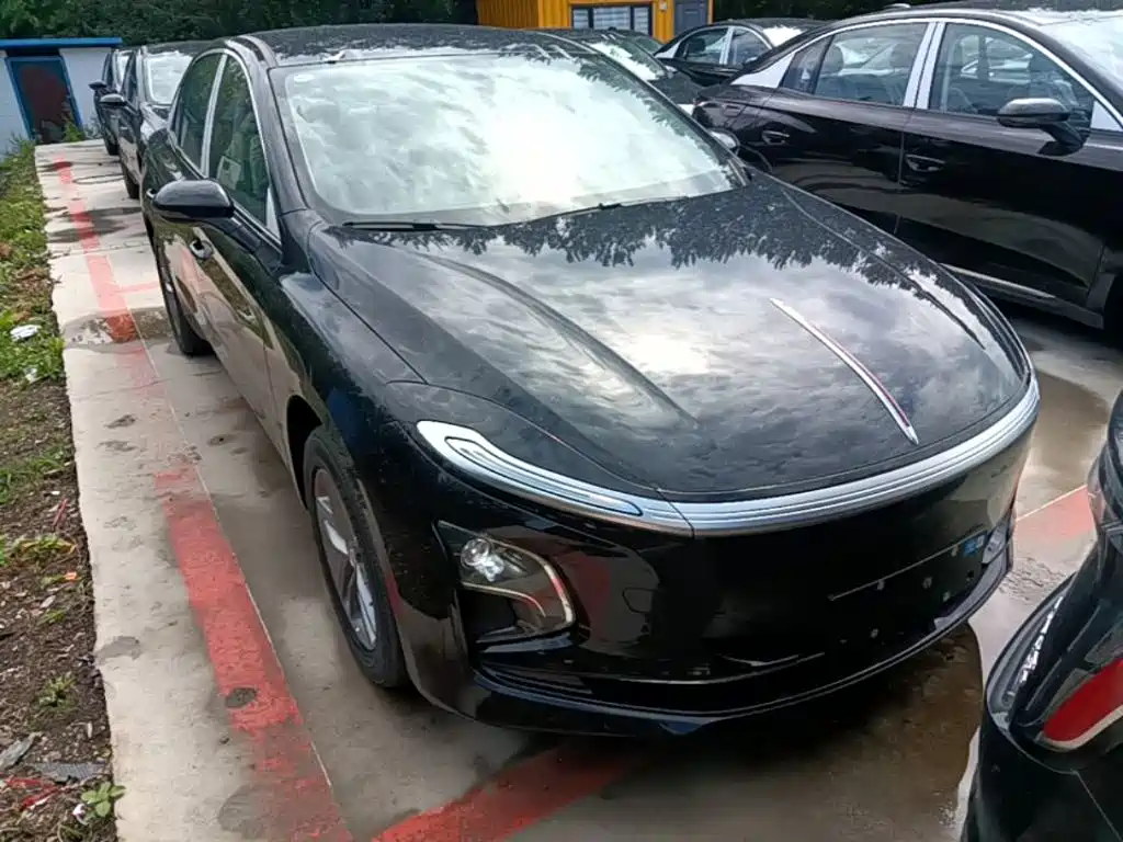 Hongqi E-QM5 2025 610km PLUS