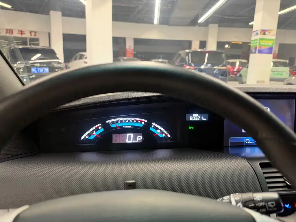 Luxgen Big 7 MPV — миниатюра 9