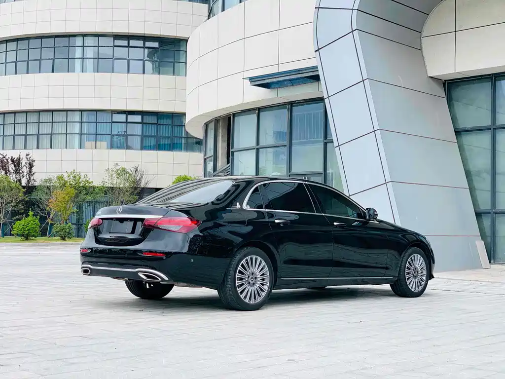 Mercedes-Benz E-Class — миниатюра 18