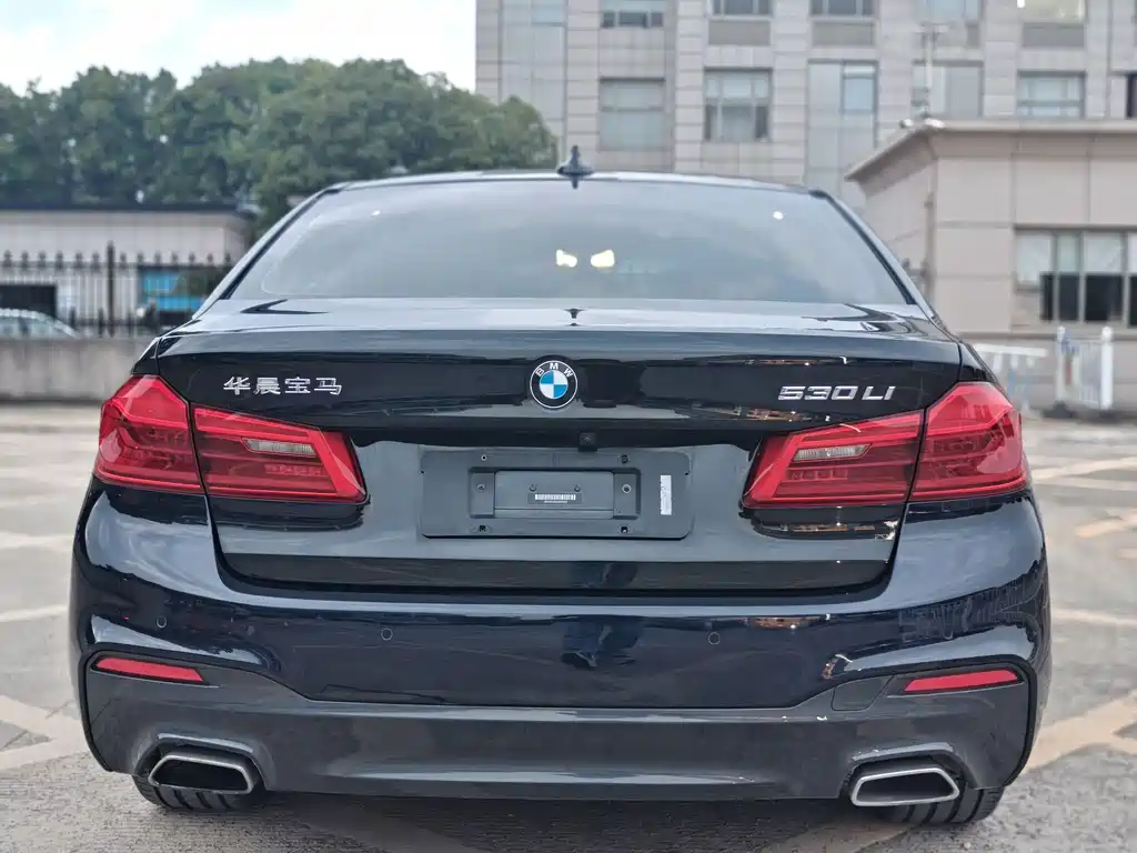 BMW 5 Series — миниатюра 9