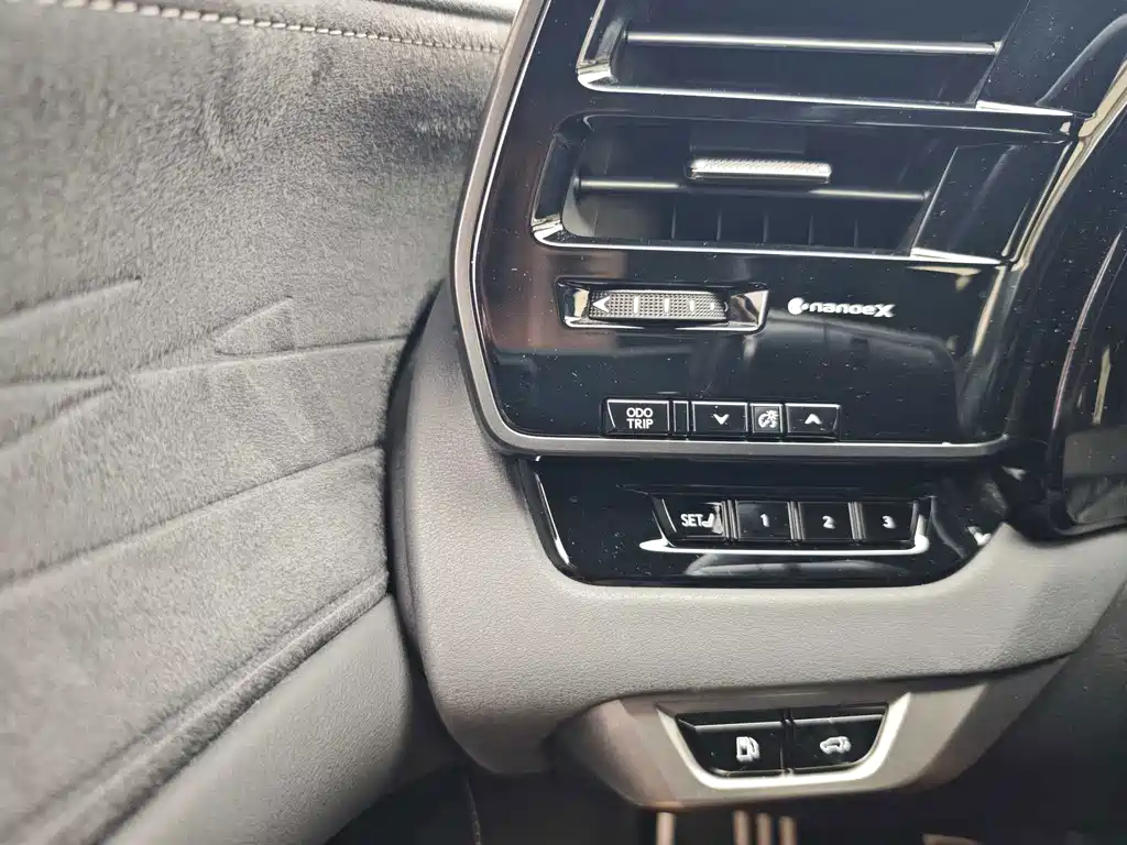 Lexus RX — миниатюра 15