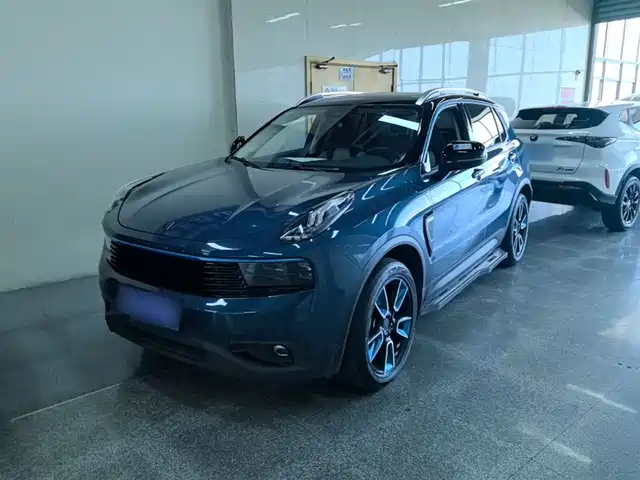 2018 Lynk & Co 01