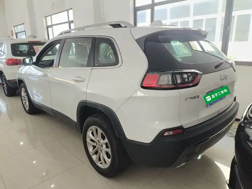 Jeep Cherokee — миниатюра 5