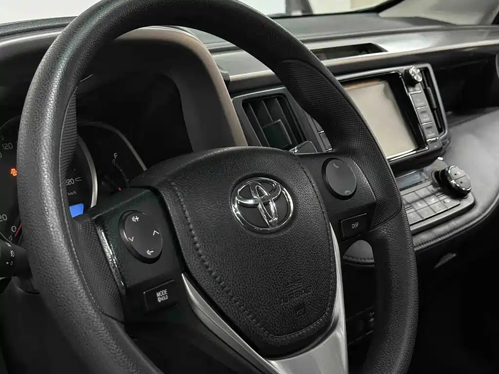 Toyota RAV4 — миниатюра 13