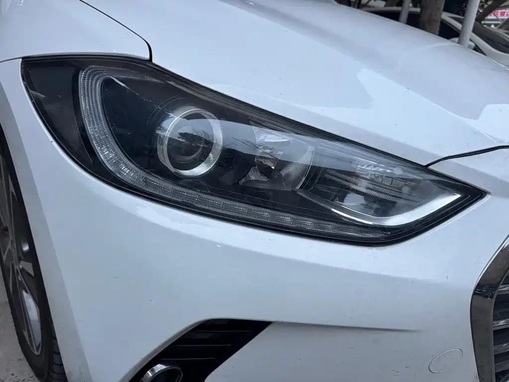 Hyundai Elantra — миниатюра 4