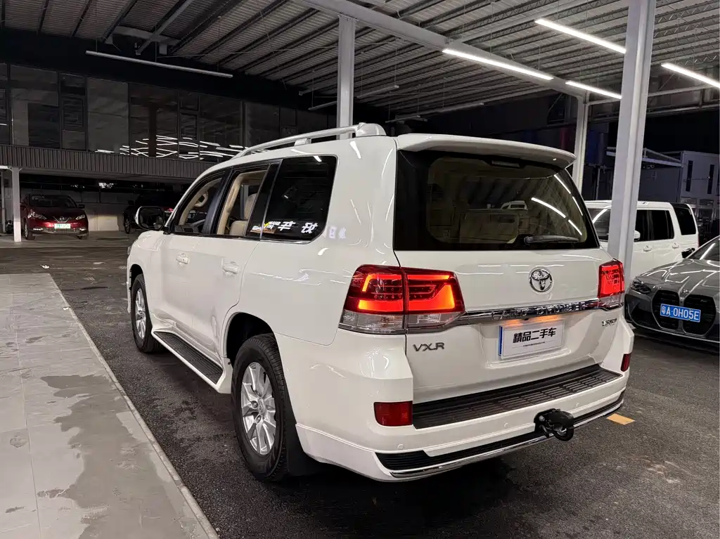 Toyota Land Cruiser 2016 5.7L