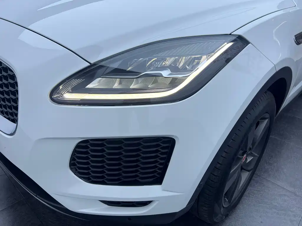 Jaguar E-PACE — миниатюра 23