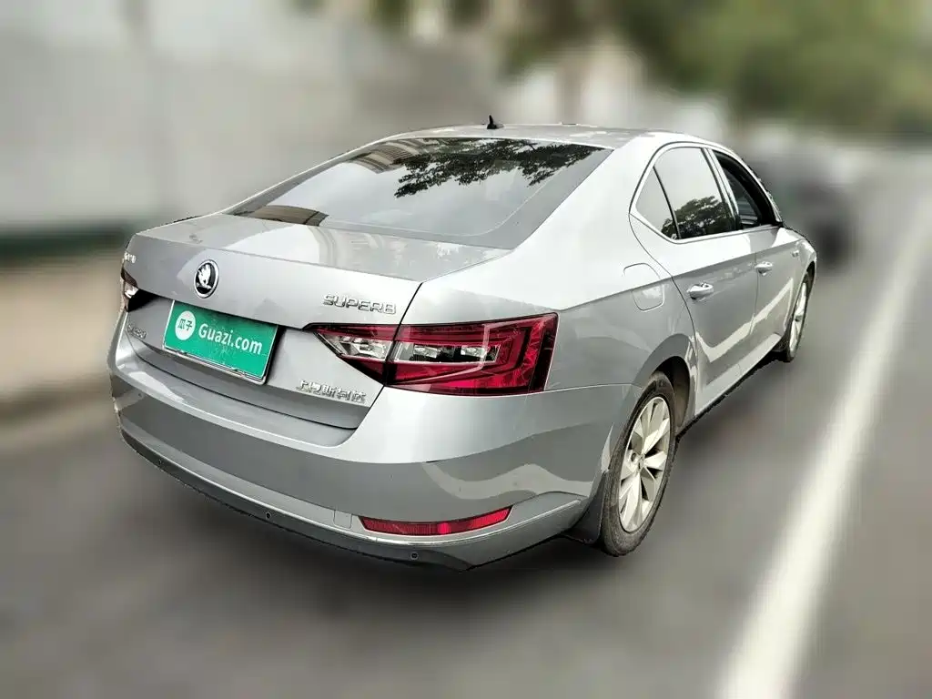 Skoda Superb — миниатюра 4