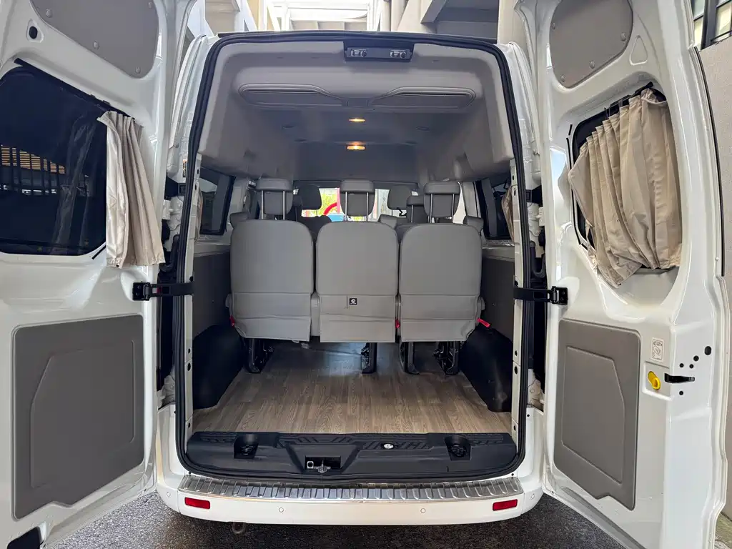Ford Transit — миниатюра 16