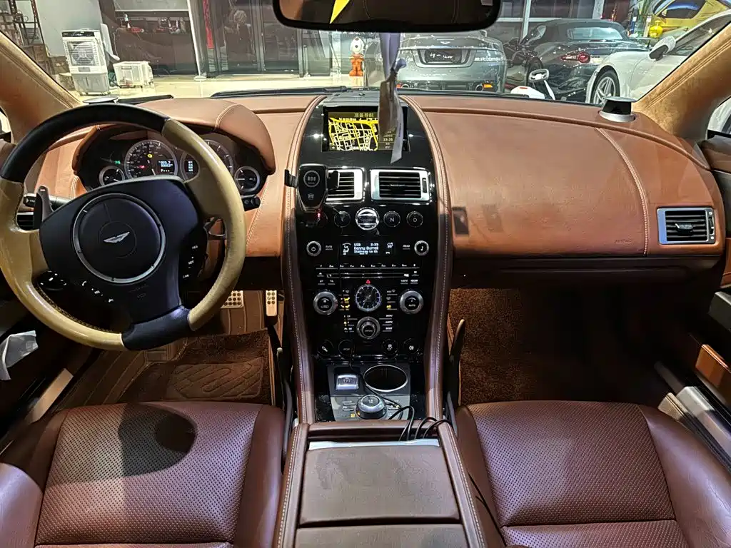 Aston Martin Rapide — миниатюра 22