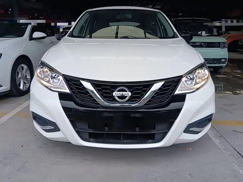 Nissan Tiida — миниатюра 3