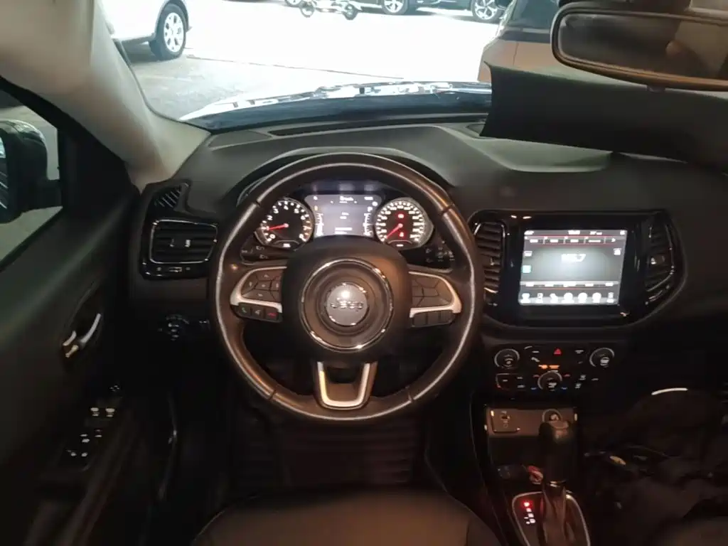 Jeep Compass — миниатюра 11