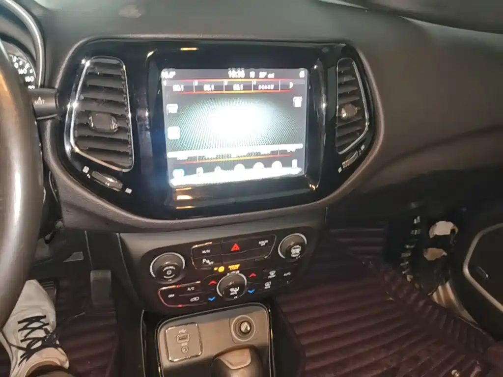 Jeep Compass — миниатюра 13