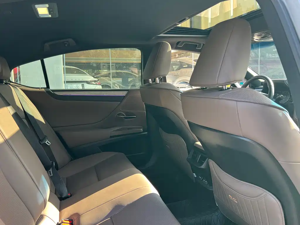Lexus ES — миниатюра 15