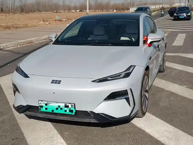 geely-galaxy galaxy-e8