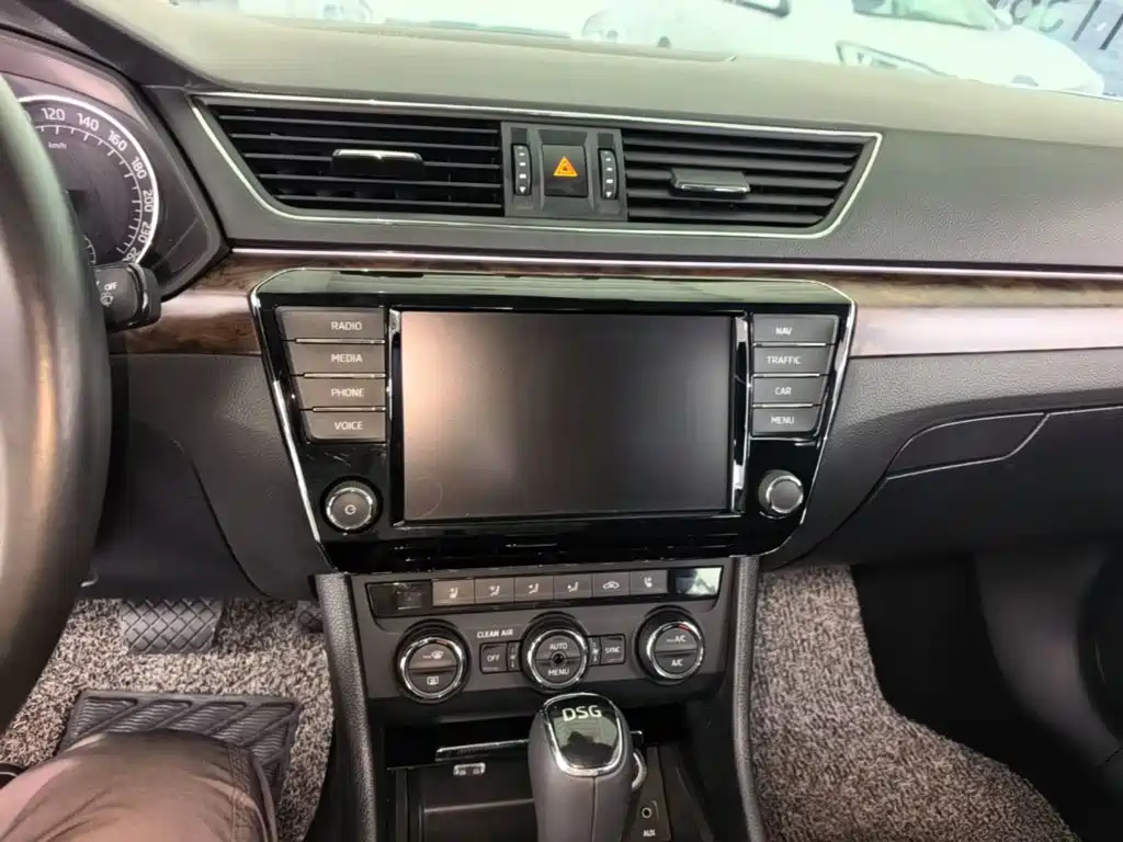 Skoda Superb — миниатюра 9