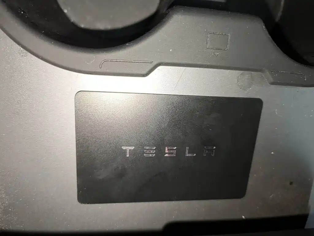 Tesla Model Y — миниатюра 9