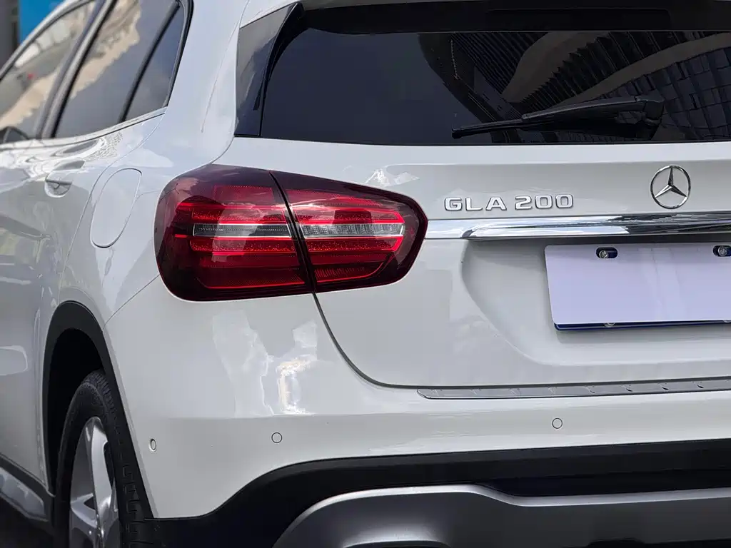 Mercedes-Benz GLA — миниатюра 8