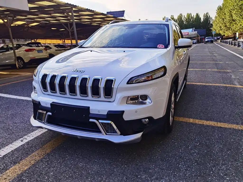 Jeep Cherokee 2016 2.4L Leading Smart Edition