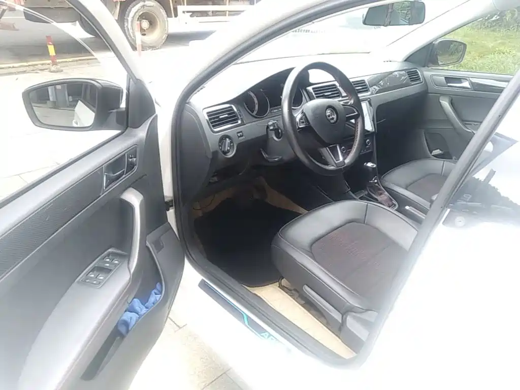 Skoda Rapid Spaceback — миниатюра 16