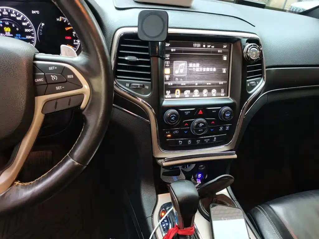 Jeep Grand Cherokee (Import) — миниатюра 14
