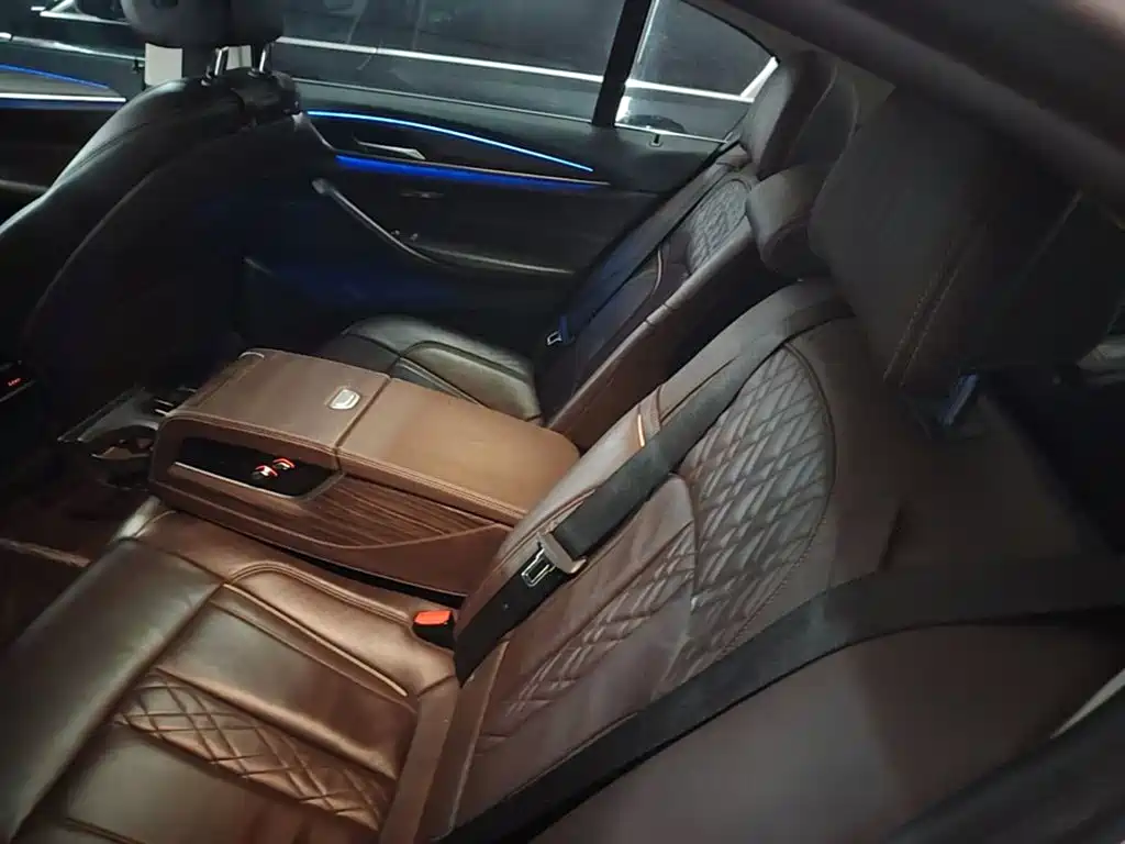BMW 5 Series — миниатюра 17