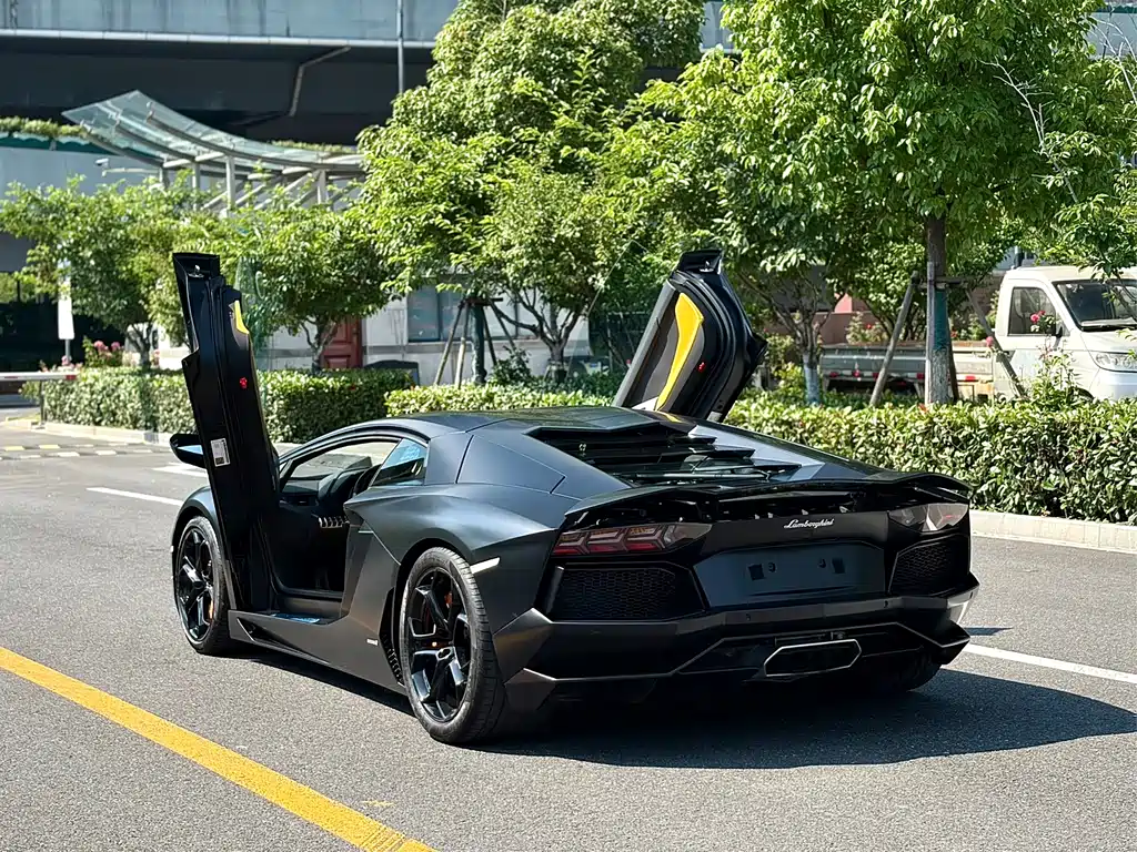 Lamborghini Aventador 2011 LP 700-4