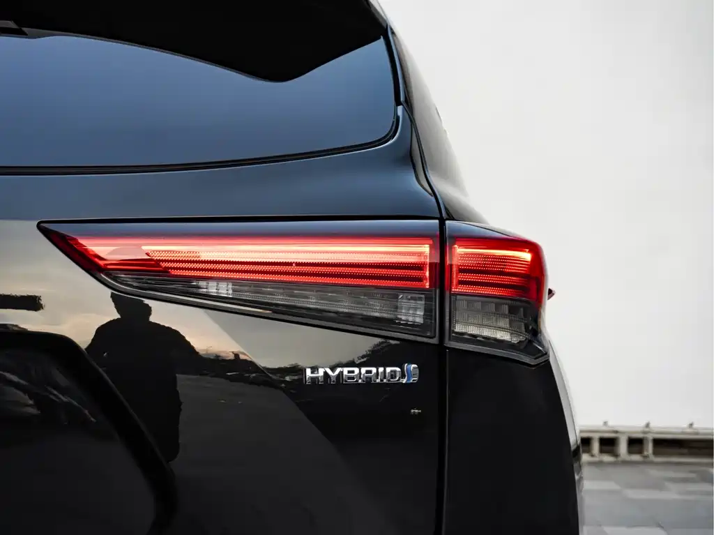 Toyota Crown Kluger — миниатюра 10